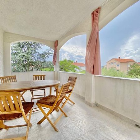 Family Apartments Viva Close To The Beach คิร์ก ภายนอก รูปภาพ