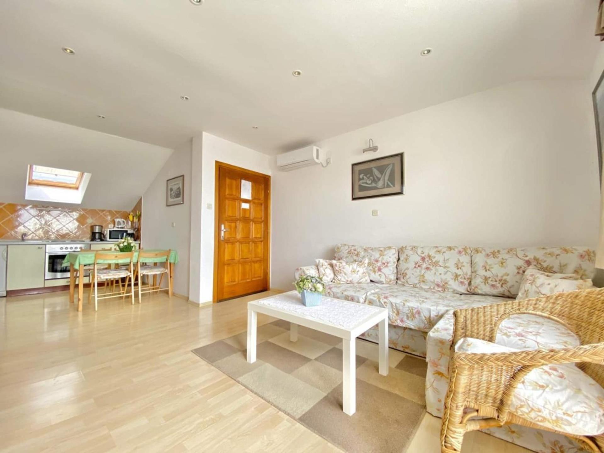 Family Apartments Viva Close To The Beach คิร์ก ภายนอก รูปภาพ