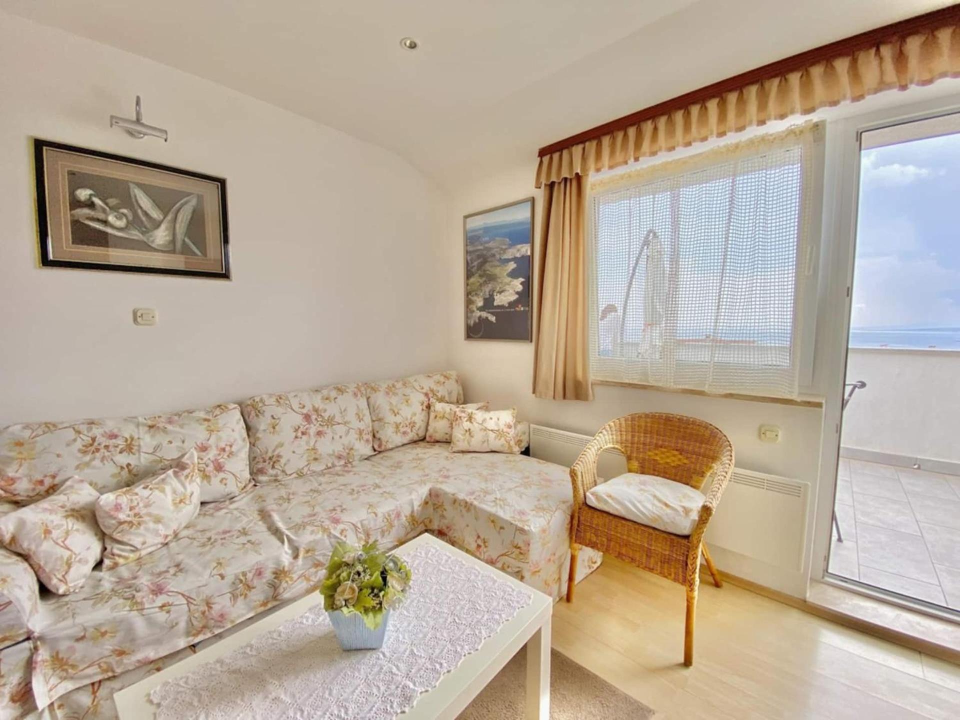 Family Apartments Viva Close To The Beach คิร์ก ภายนอก รูปภาพ