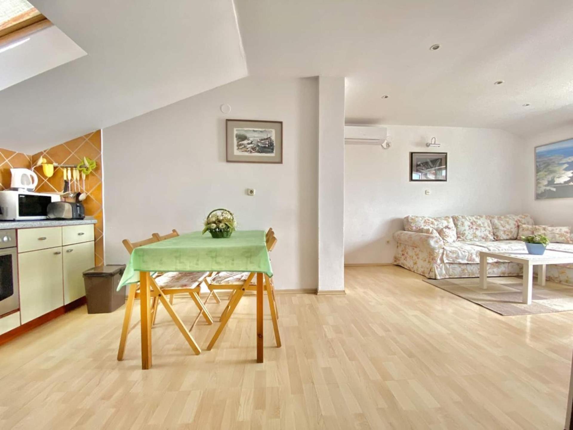 Family Apartments Viva Close To The Beach คิร์ก ภายนอก รูปภาพ