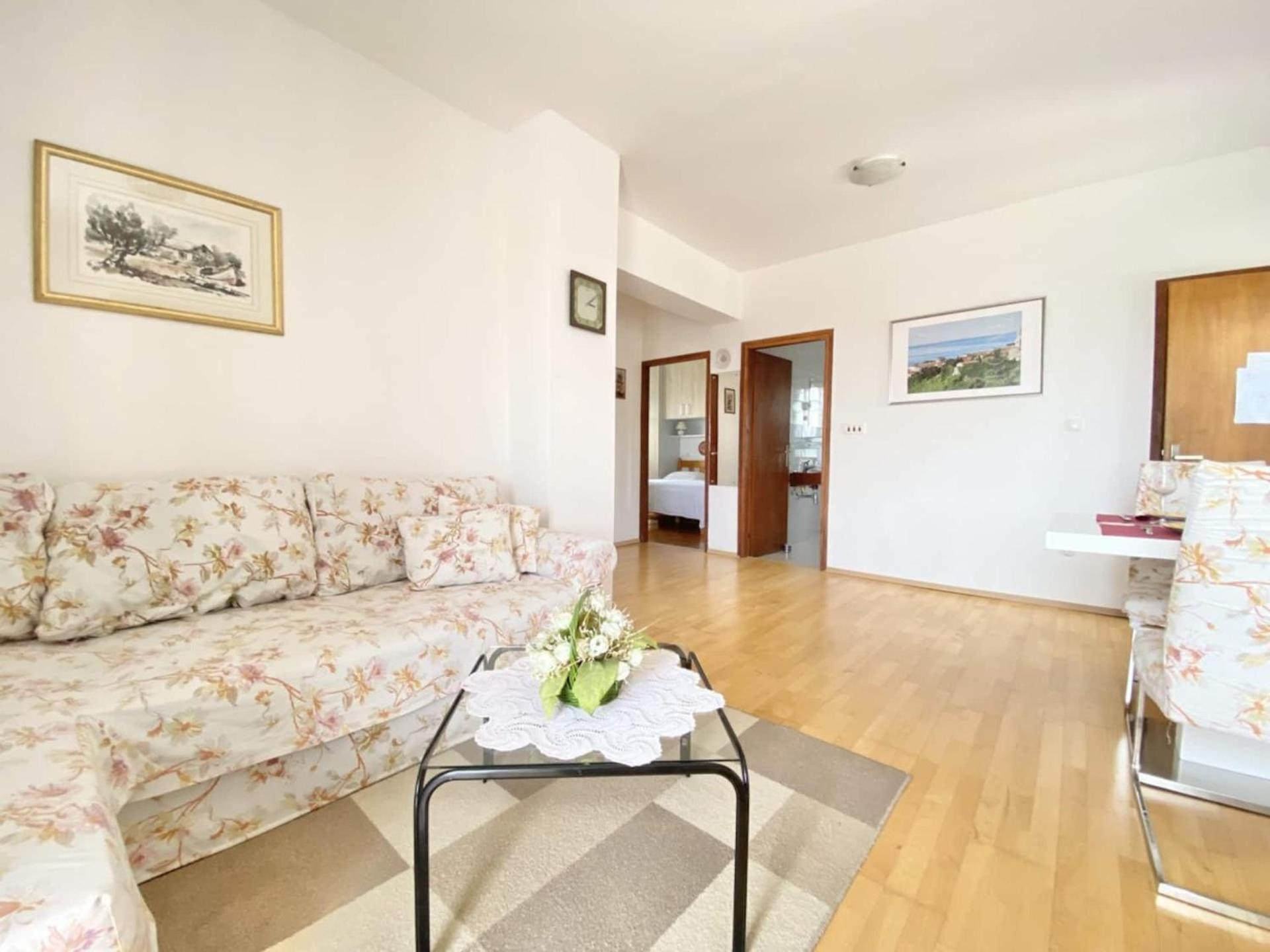 Family Apartments Viva Close To The Beach คิร์ก ภายนอก รูปภาพ