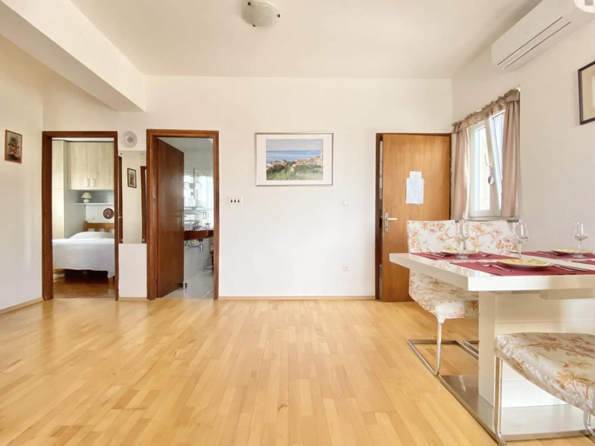 Family Apartments Viva Close To The Beach คิร์ก ภายนอก รูปภาพ