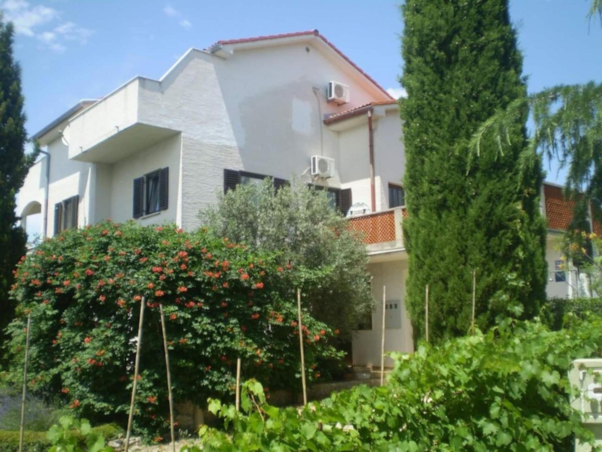 Family Apartments Viva Close To The Beach คิร์ก ภายนอก รูปภาพ