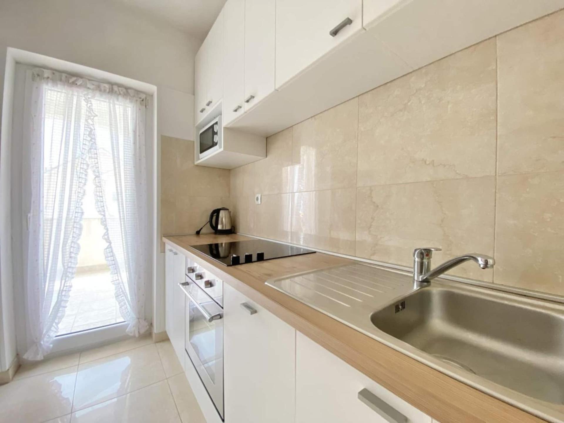 Family Apartments Viva Close To The Beach คิร์ก ภายนอก รูปภาพ