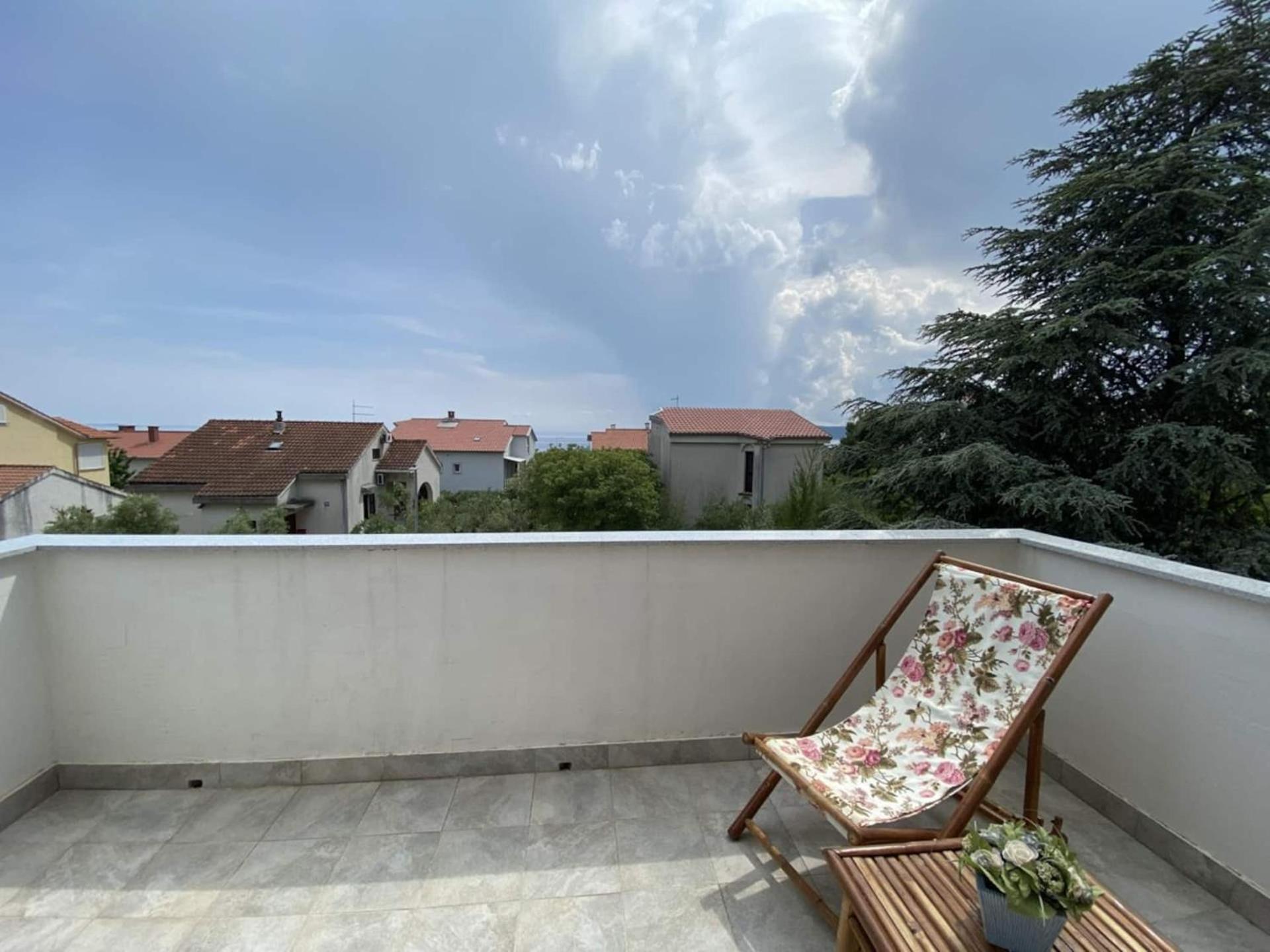 Family Apartments Viva Close To The Beach คิร์ก ภายนอก รูปภาพ